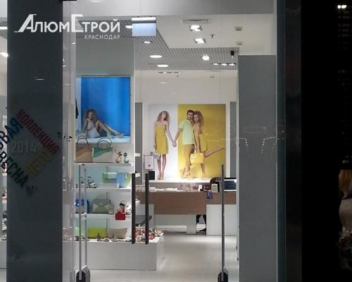 Цельностеклянные перегородки - магазин в Мега Адыгее